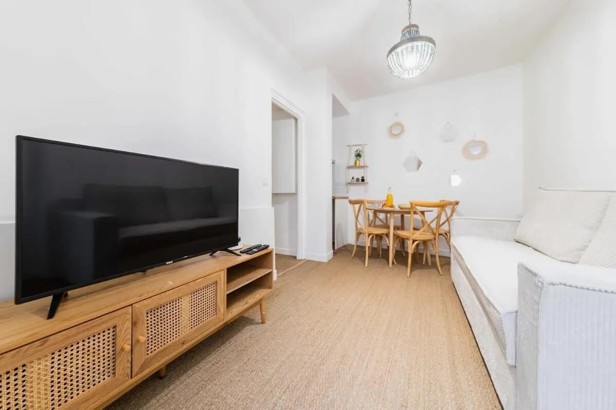 Jolie 2 Pieces 35M2 Bien Equipee 4P - Paris 20 - Flat-Guest Apartment 0*,  France